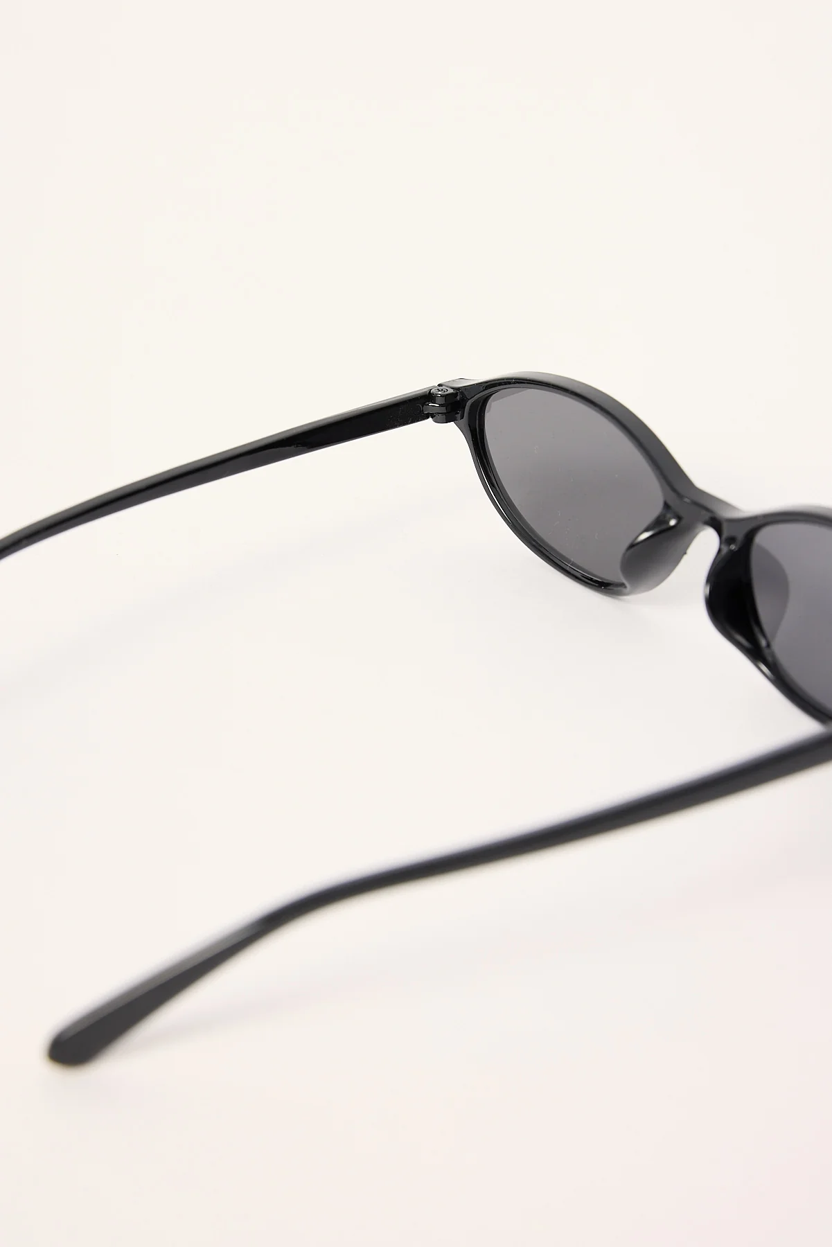 Angels Whisper High Line Sunglasses Black - Image 3