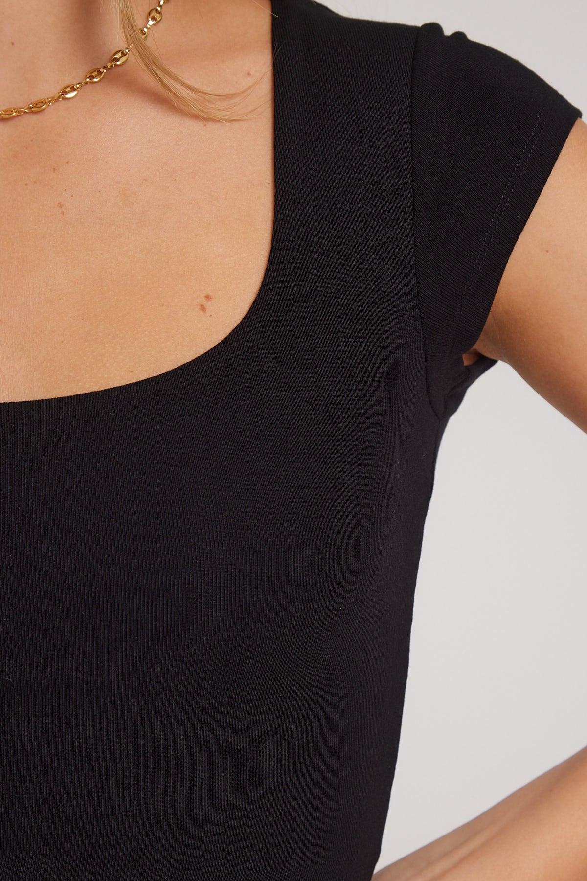 L&t Cap Sleeve Scoop T-Shirt Black - Image 9