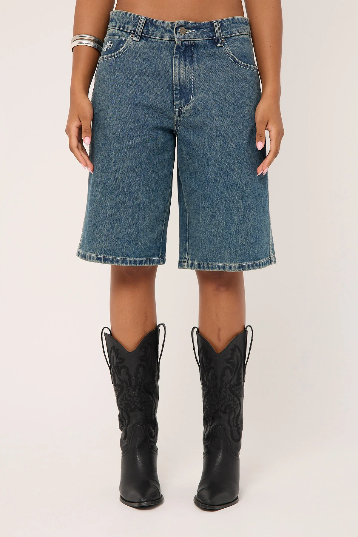 Worship Worship Big Baggy Denim Short Dirty Mid Blue - Image 13